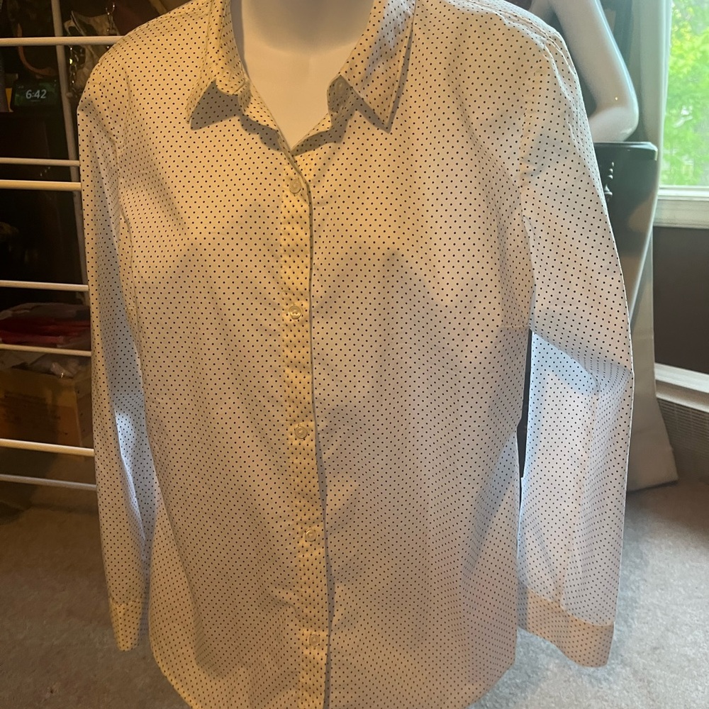 COPY - 3/$20🔥Beautiful button down shirt